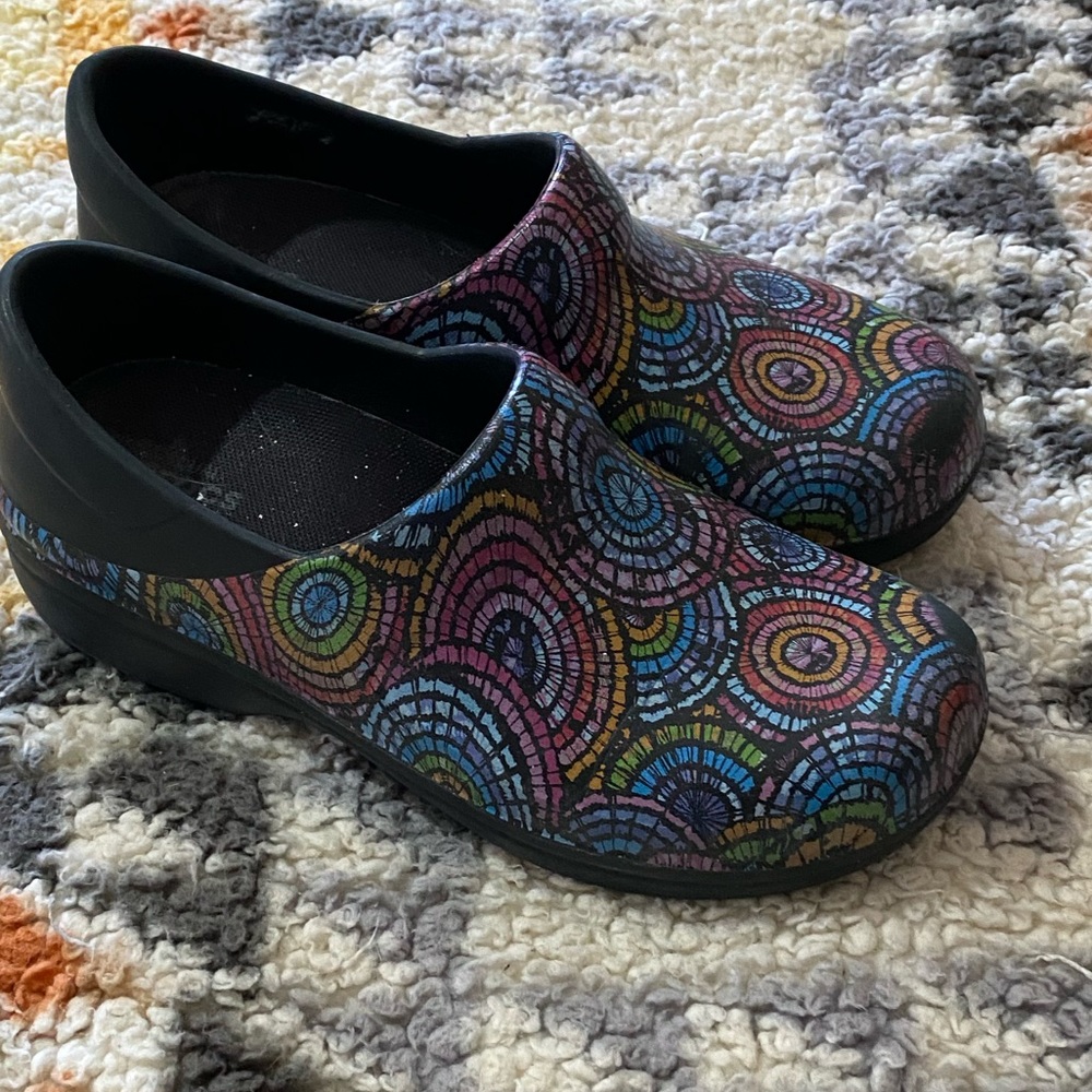Dansko style-crocs budget!